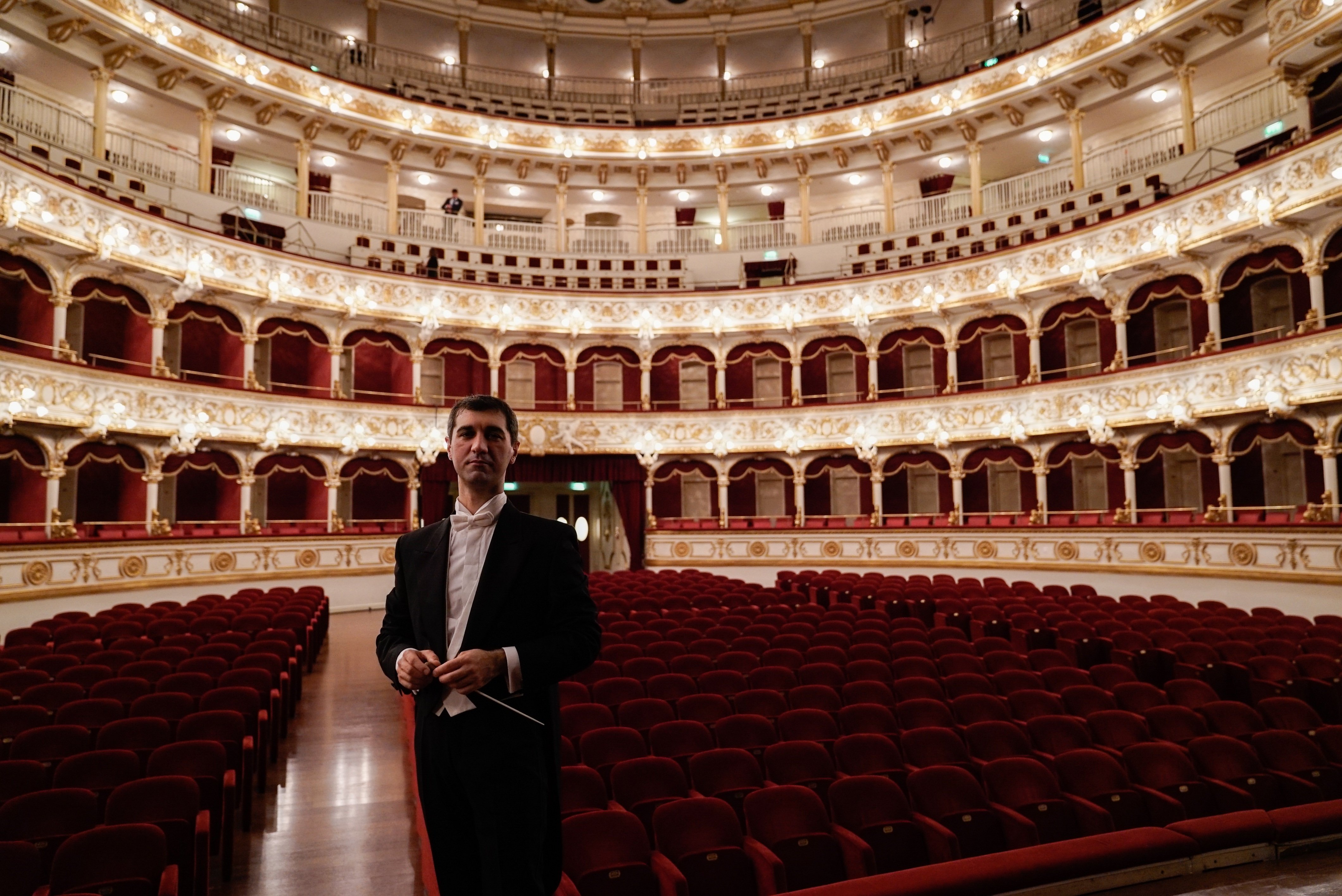 Özel Sanatçı Performansları — Global