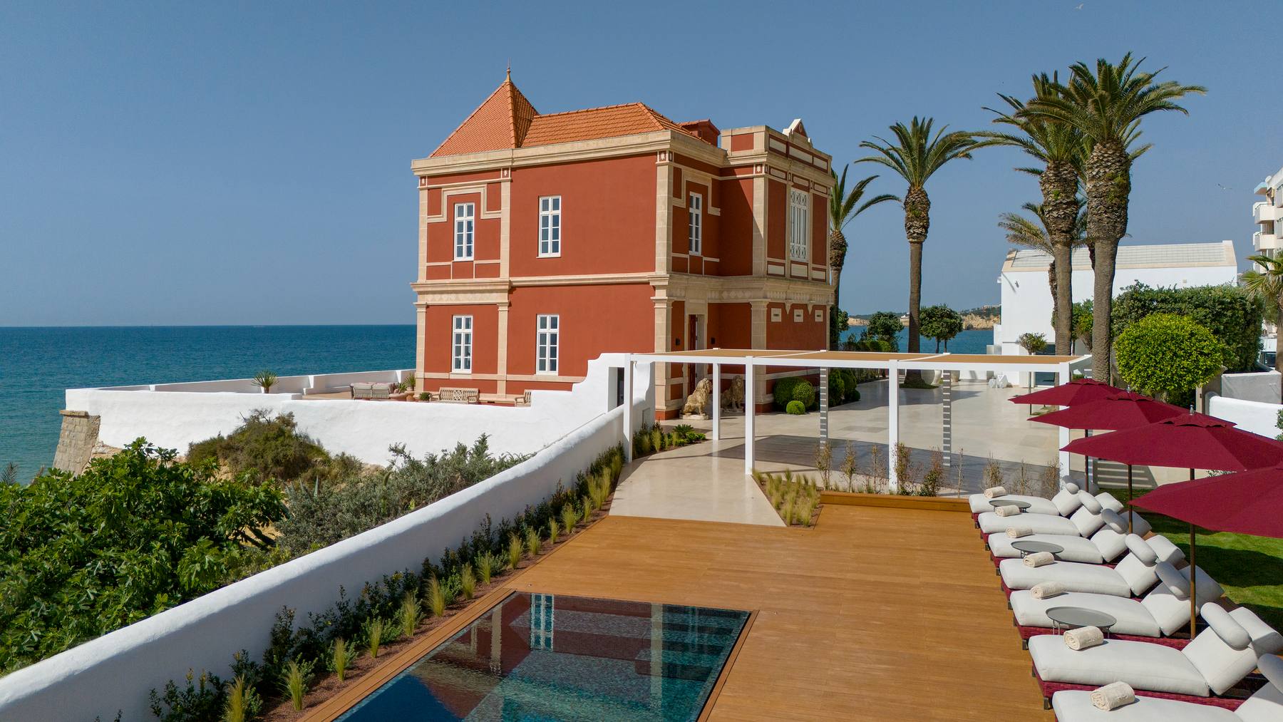 Casa Rosada Beach Castel — Armacao de Pera