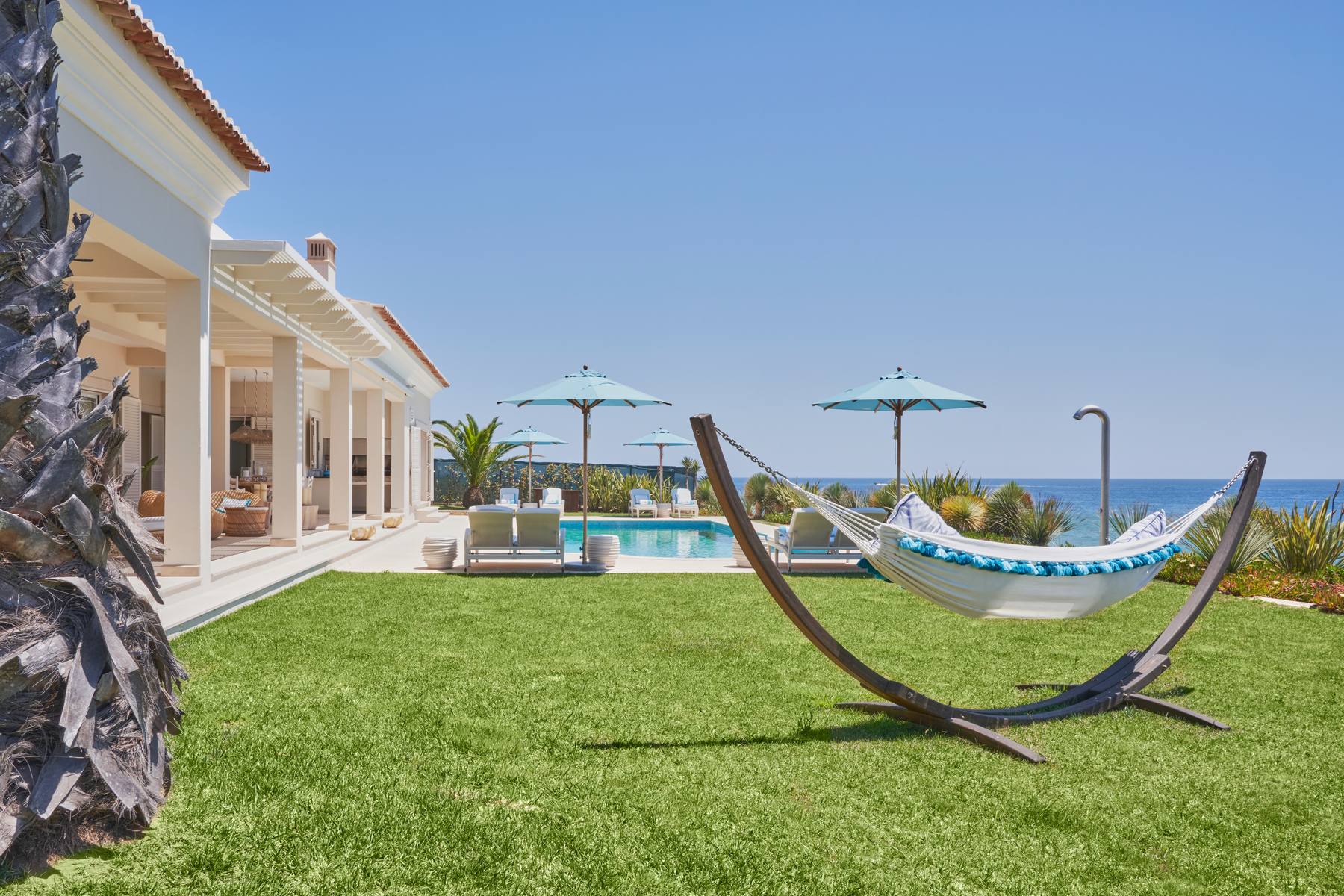 Gale Hibiscus Beach House — 2