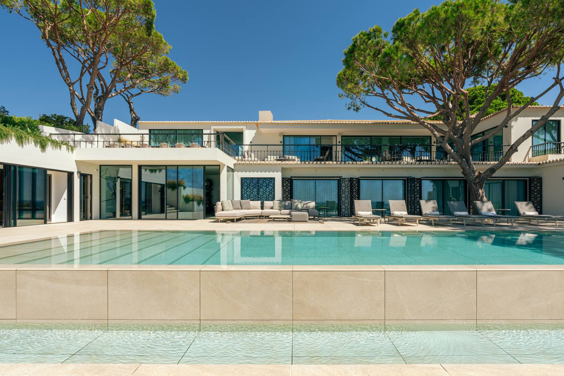 Leao Hous — 3