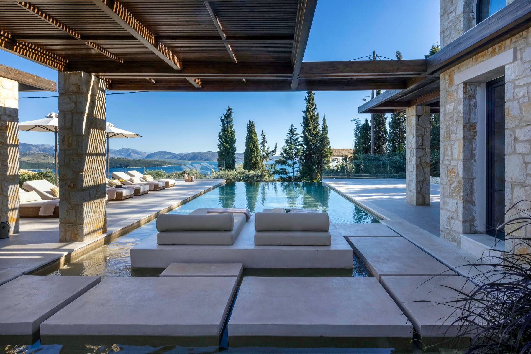 Villa Adonis — 7