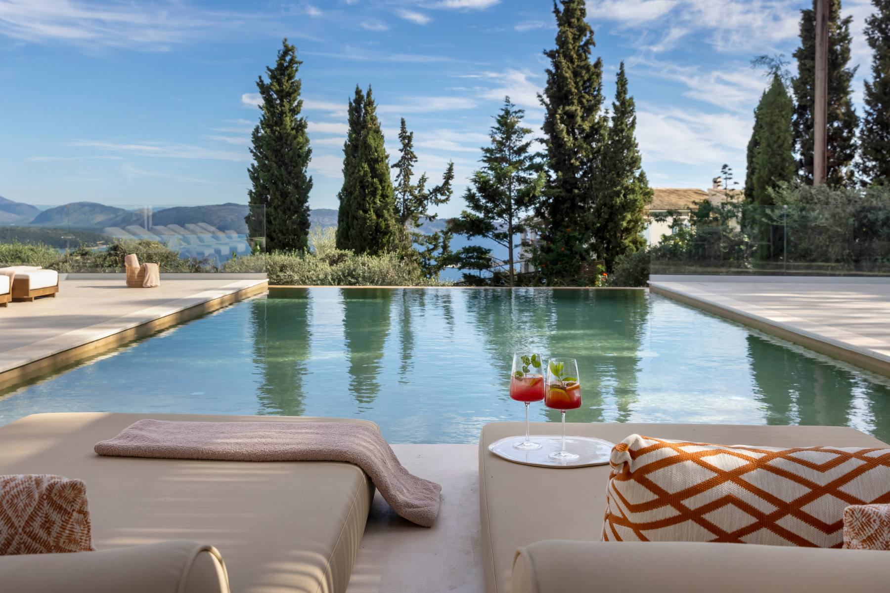 Villa Adonis — 6