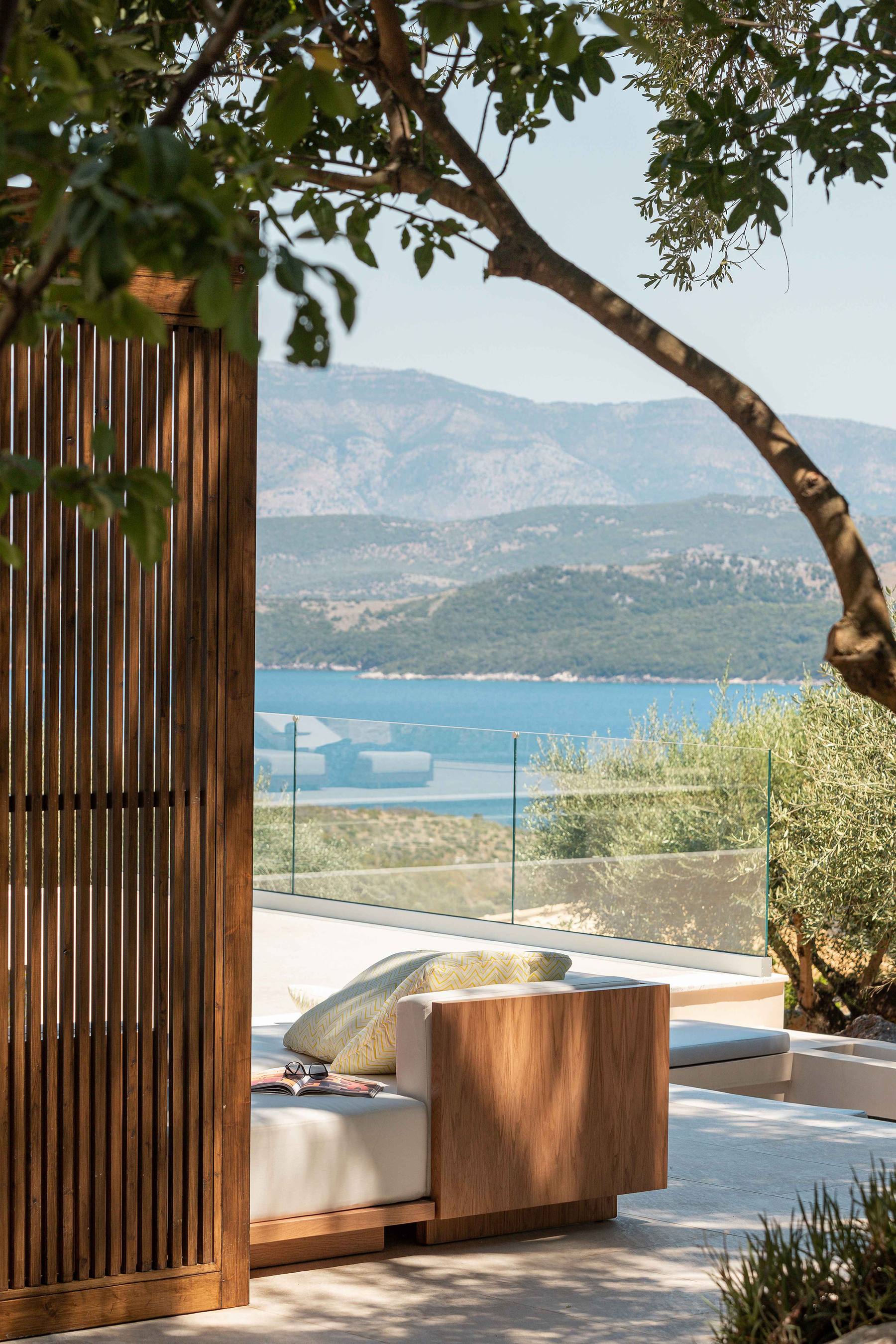 Villa Adonis — 4
