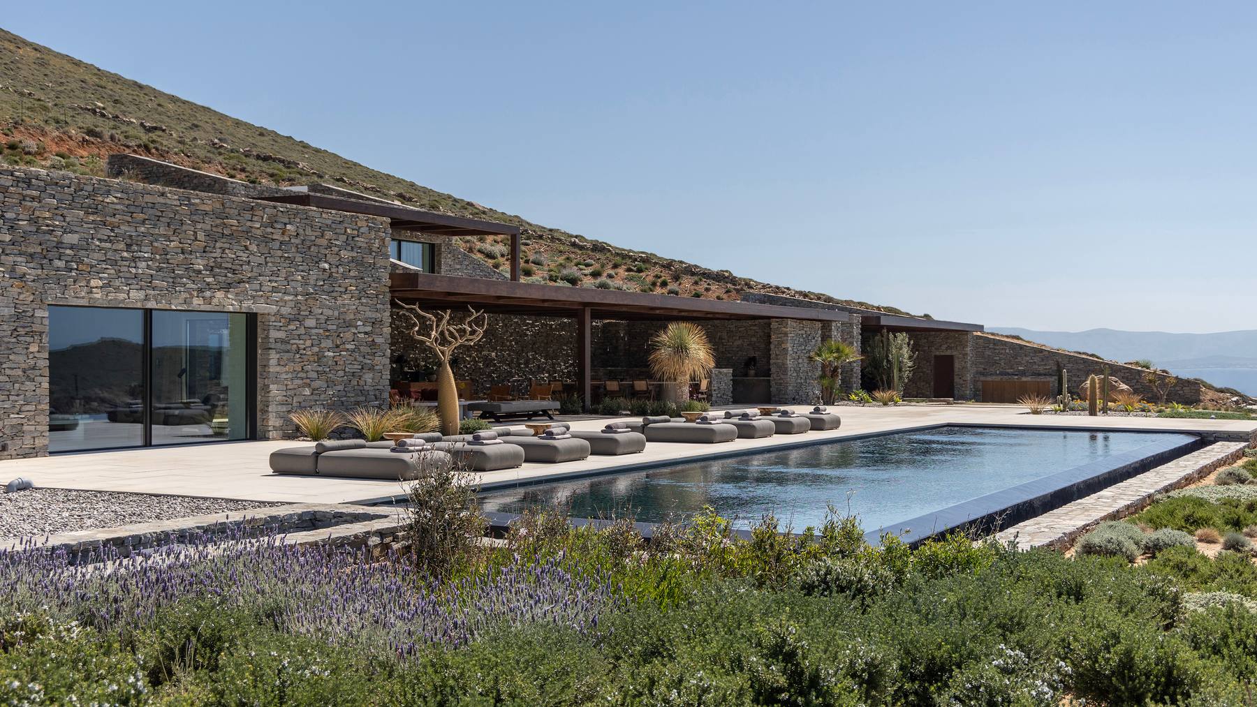 Villa Vaya — Molos